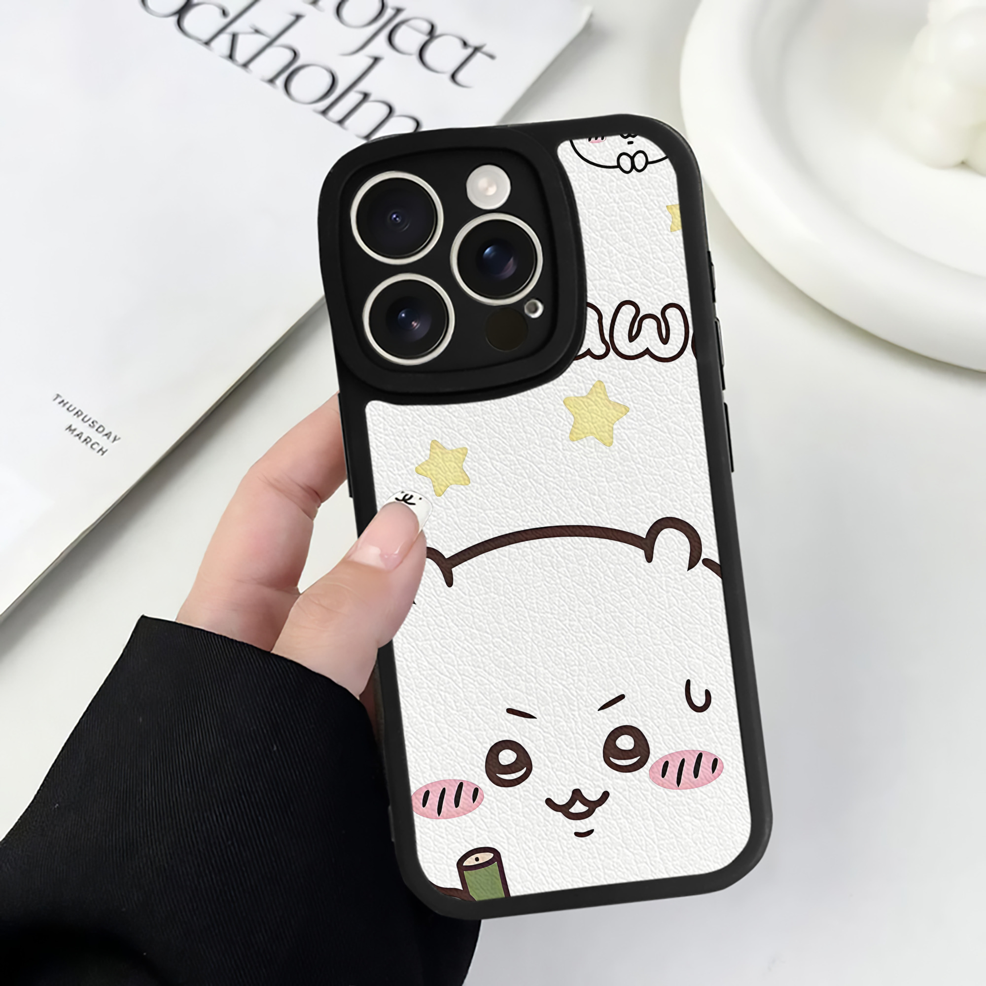 （画像用） ちいかわ Chii-kawa 【iPhone 16シリーズ対応】シリコンスマホケース（レザー調） 材質：シリコン